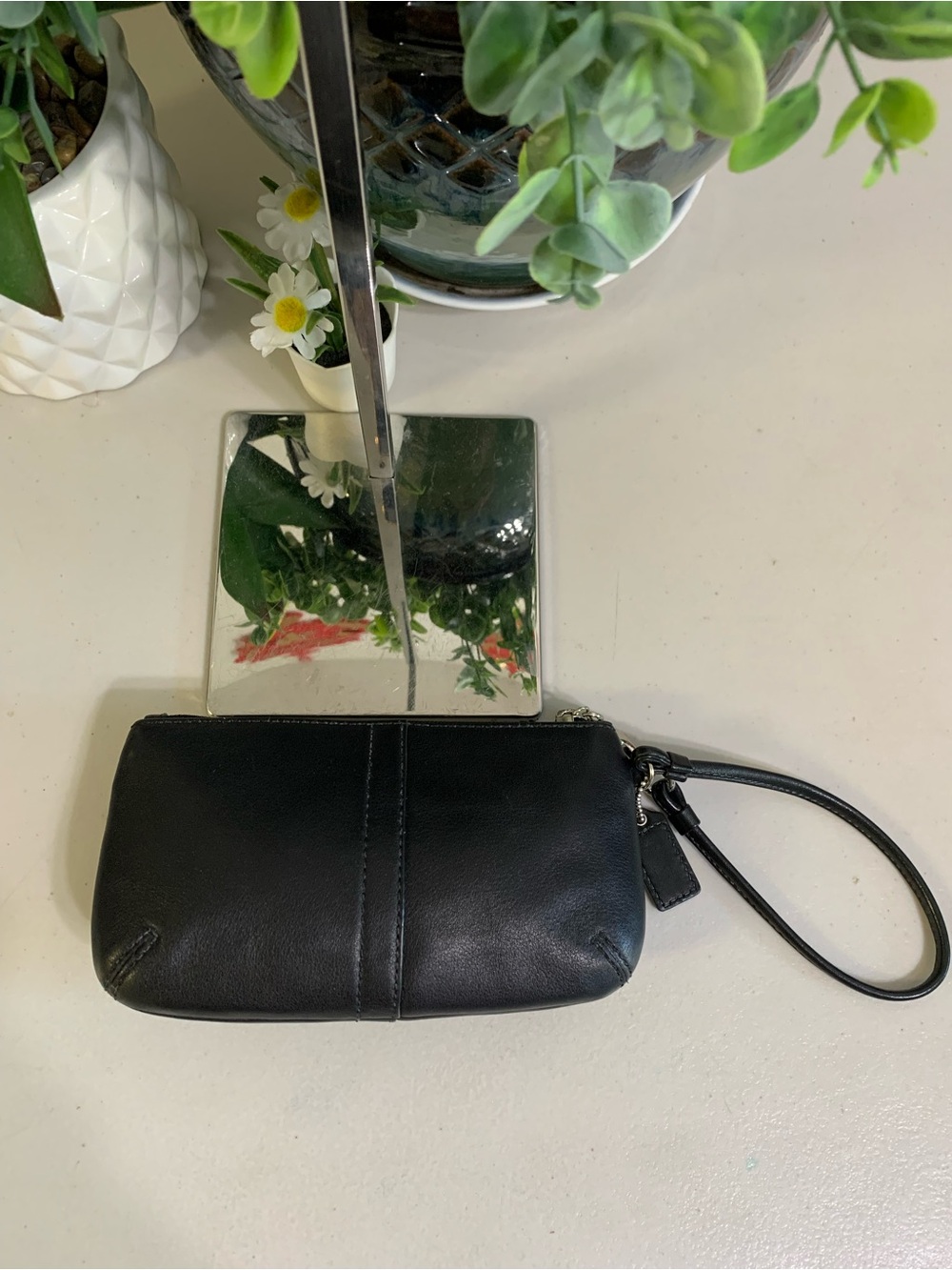 💕💕Coach Black Leather Wristlet Clutch with Buckle Accent - Picture 8 of 11